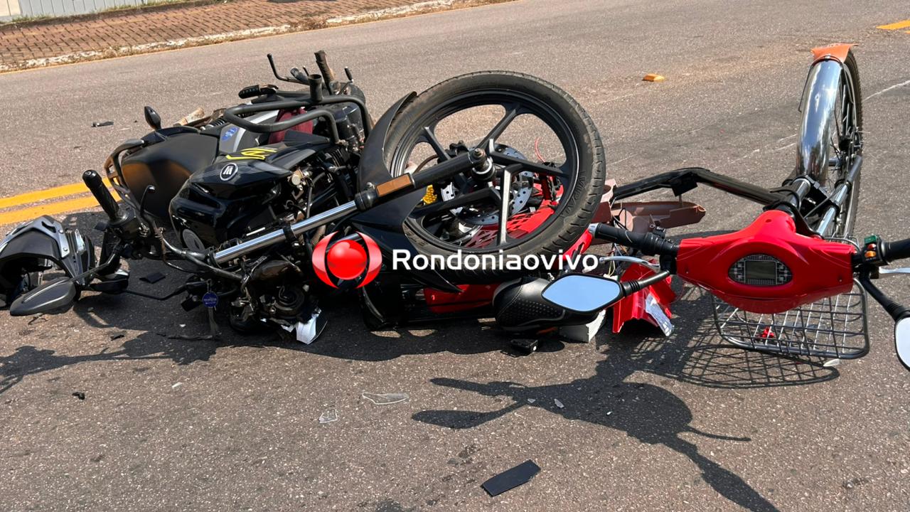 URGENTE: Motoboy e ciclista ficam gravemente feridos em acidente na frente do shopping