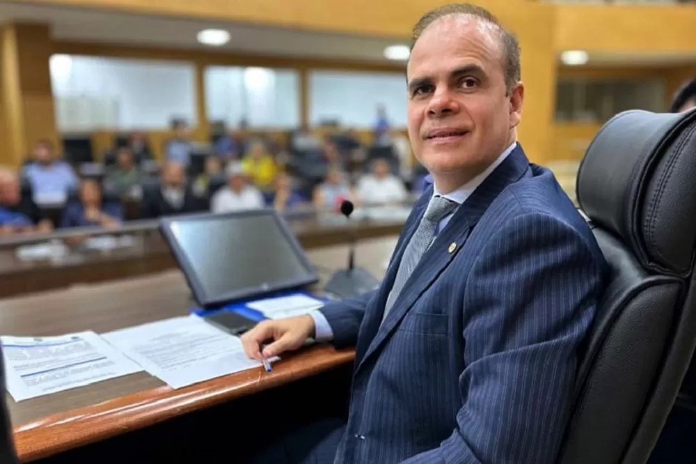 DEFERIDA: Justiça Eleitoral julga favorável e confirma candidatura de Alan Queiroz