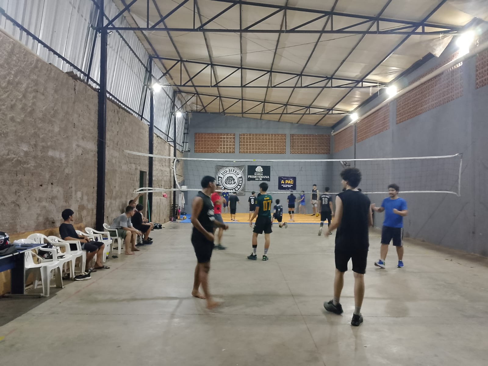ESPORTE SOCIAL: Projeto gratuito de vôlei na Zona Leste busca voluntário de Ed. Física 