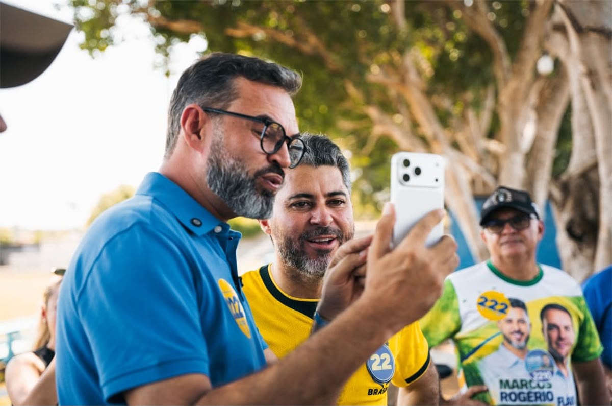 ELEIÇÕES 2026: Em Rio Crespo, Bruno Scheid reforça campanha de rua ao lado de Marcos Rogério