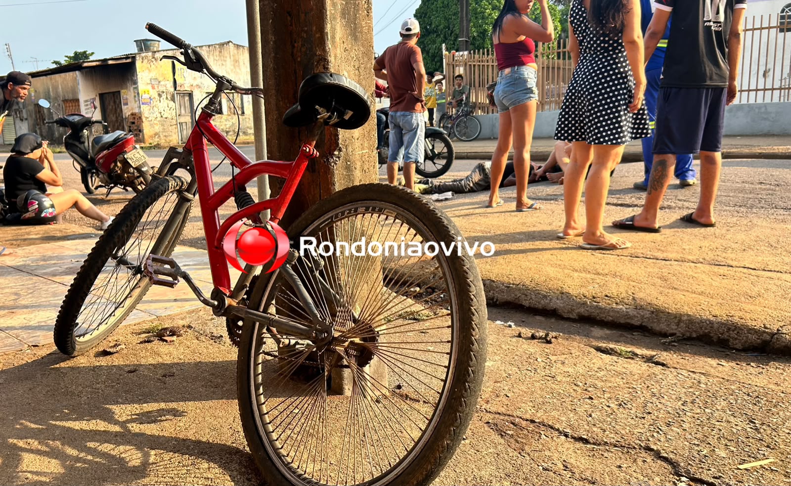 URGENTE: Ciclista na contramão é atropelado por moto na Tancredo Neves