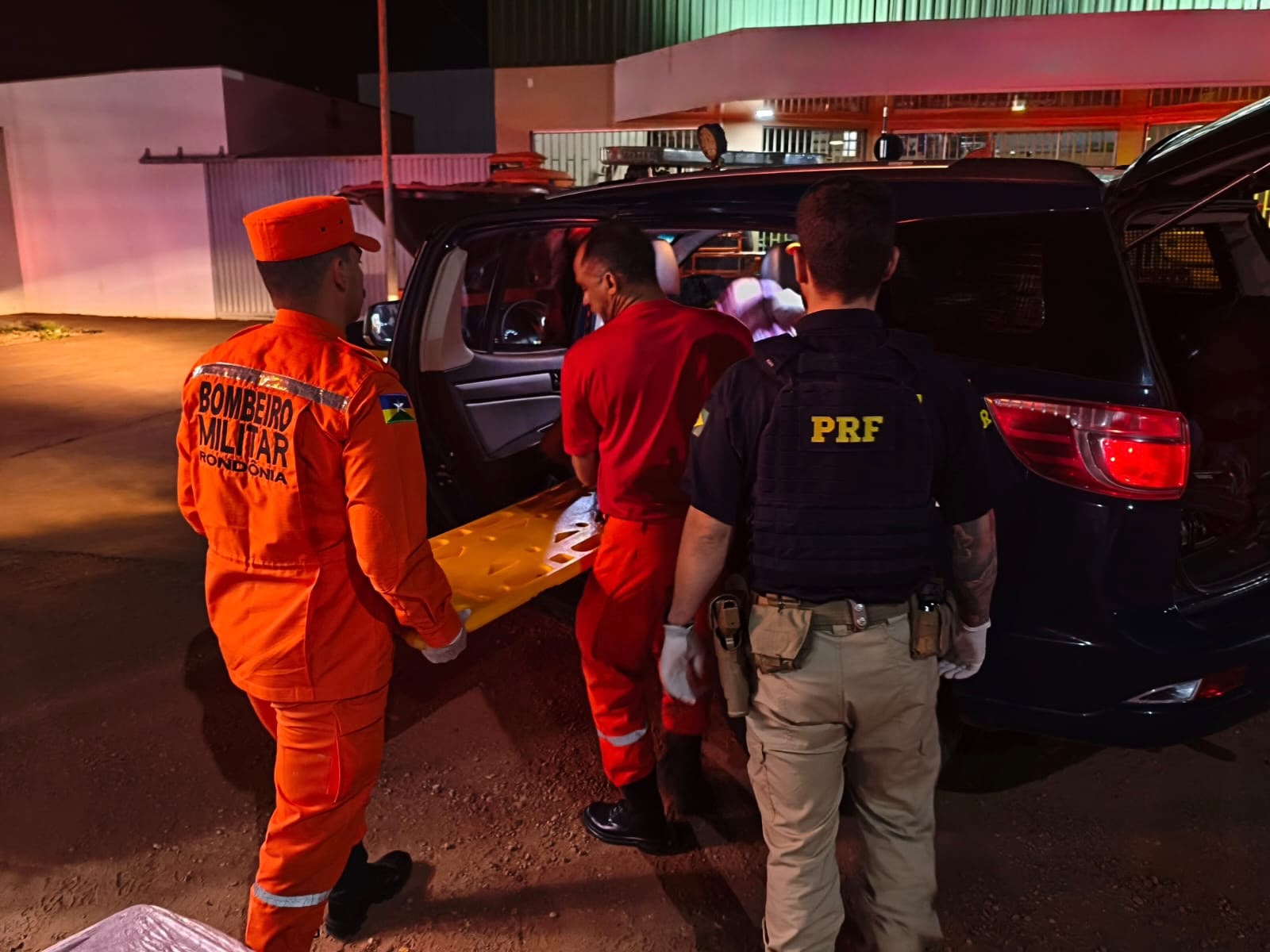 EM GUAJARÁ-MIRIM: Bebê nasce dentro de viatura da PRF durante auxílio à gestante na BR-425