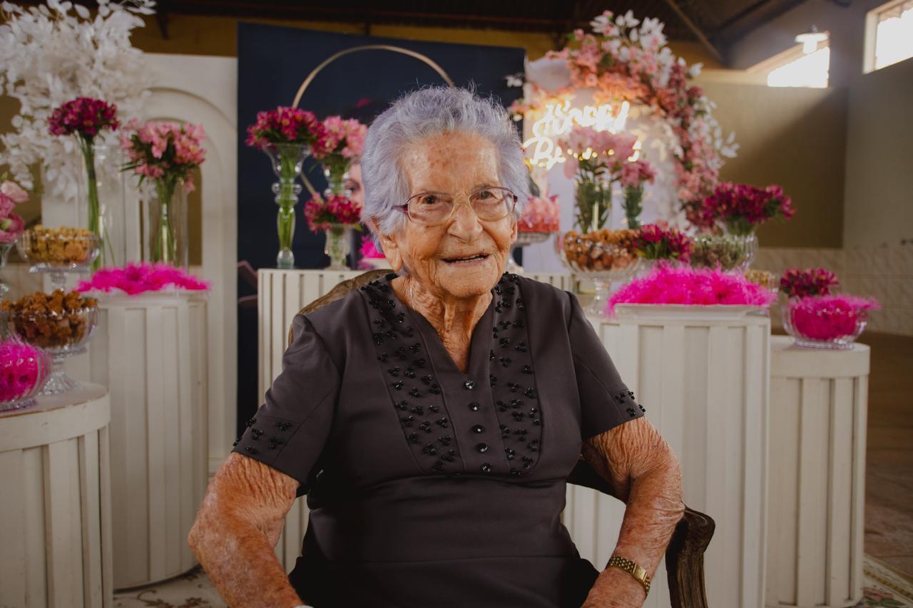 VIDA ATIVA: Aos 104 anos, Dona Dila Costa dá lição de cidadania e longevidade no interior de Rondônia