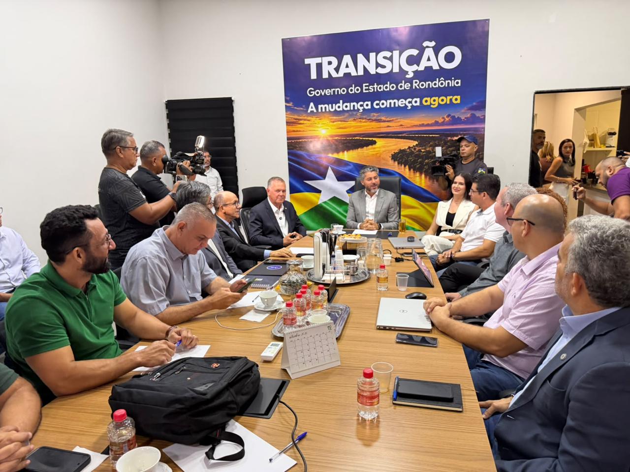 DIAGNÓSTICO: Marcos Rogério reúne equipe e orienta transição para manter serviços públicos