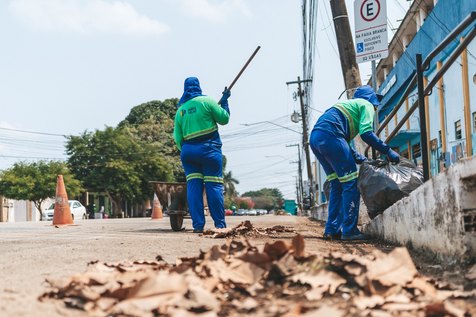 CIDADE LIMPA: Serviços de limpeza alcançam diferentes pontos de Porto Velho nesta terça-feira