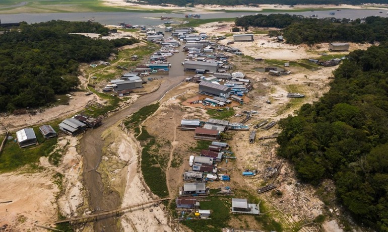 ESTIAGEM PROLONGADA: Vazante dos rios Negro e Solimões agrava seca na Amazônia