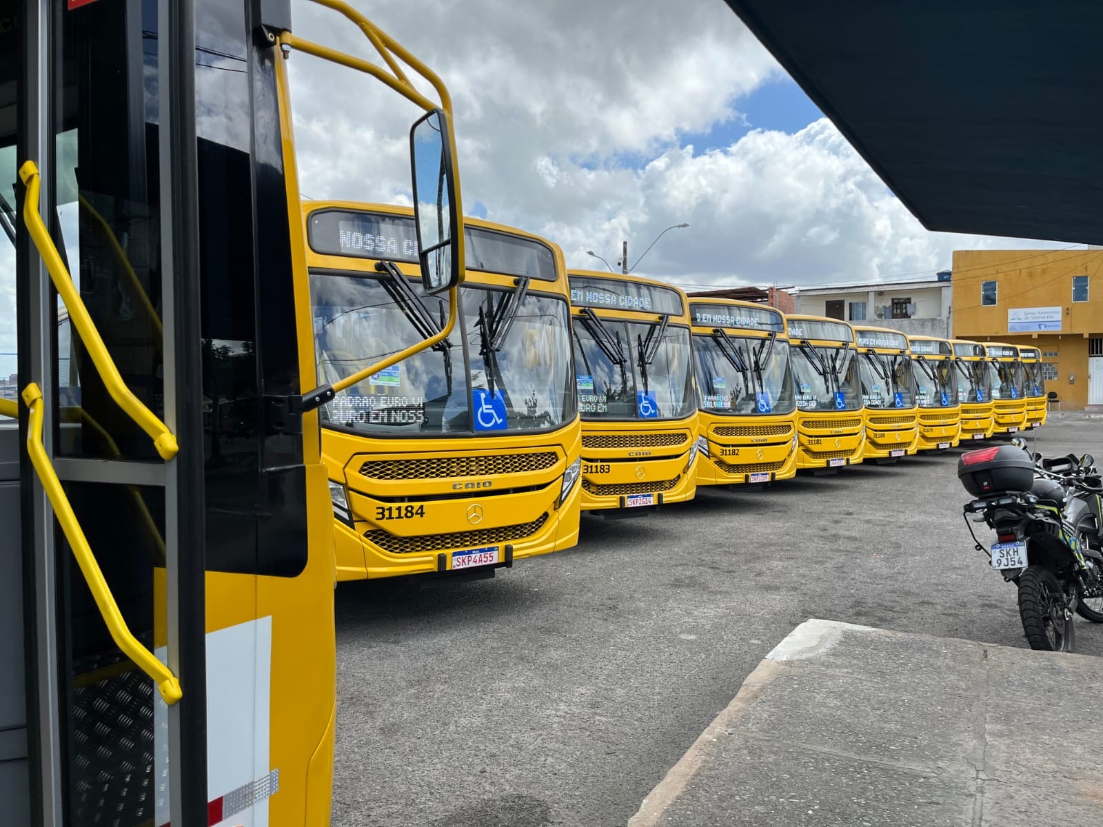 ÔNIBUS E CHUVA: Lula e Flávio pedem ao TSE extensão do horário de votação em municípios