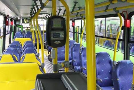 ROUBO: Arrastão em ônibus acaba com mulher presa com iPhones, arma e droga