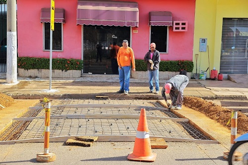 SEGURANÇA : Redutores de velocidade são instalados na Amazonas com Ananias Ferreira