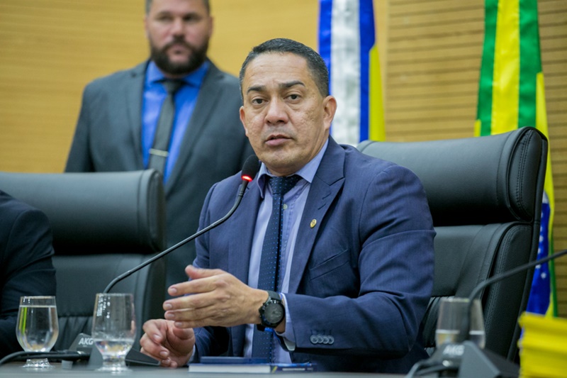 POLÍTICA: Dep. Estadual Eyder Brasil é favor do porte de armas para vigilantes