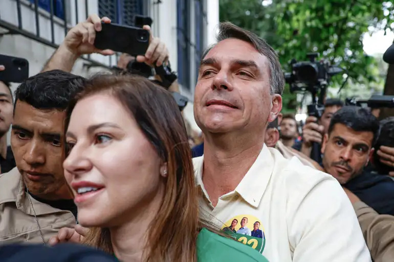 INVESTIGAÇÃO: Inquéritos contra Flávio Bolsonaro surgiram de auditorias e perícias da PF