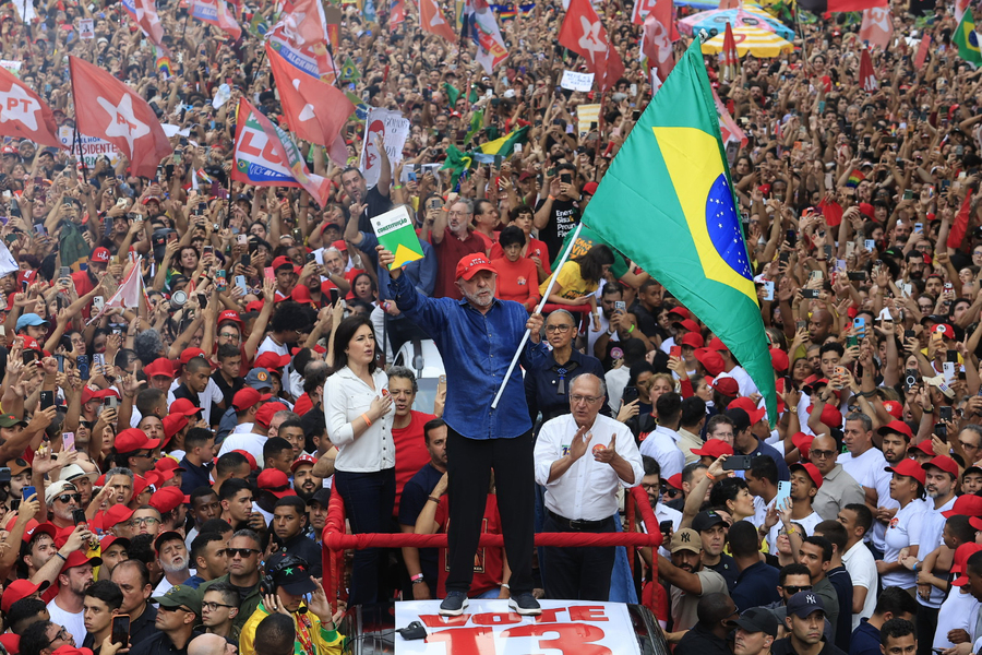 DATAFOLHA: Projeção mostra Lula vencendo Flávio Bolsonaro e conquistando 4º mandato 