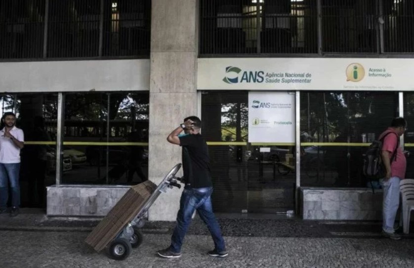 BOLSO: Planos de saúde planejam aumento de até 18,2%