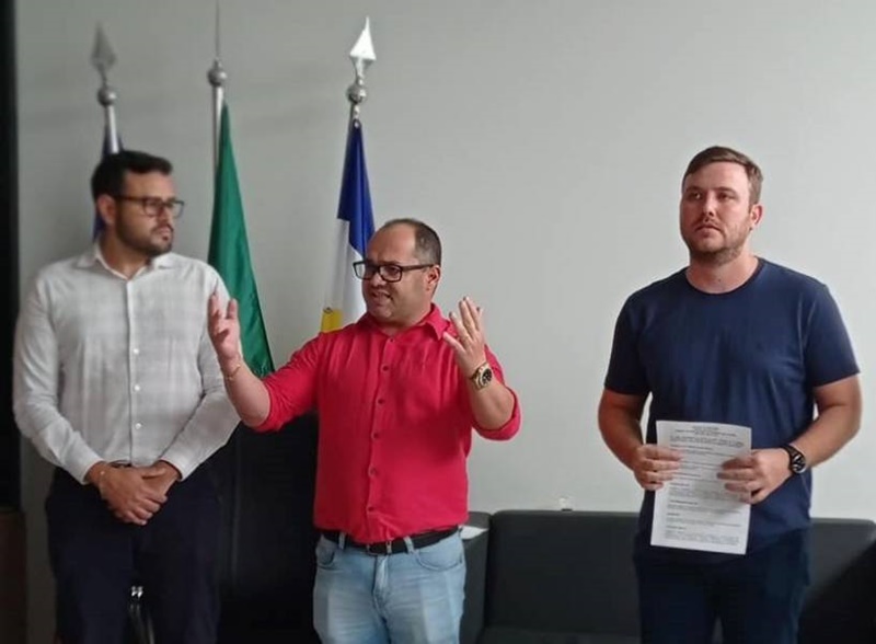 REBELIÃO: Prefeito interino chama de covardes secretários que pediram exoneração