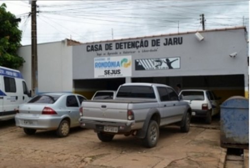 Agentes apreendem com detento folhas que determinam regras a criminosos