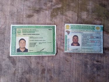 ACHADO: Homem encontra carteira com documentos e está em busca do dono na capital