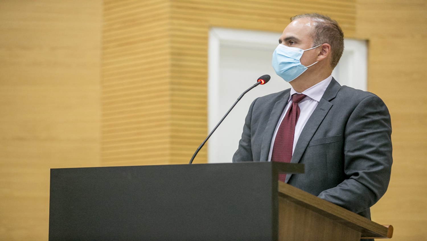 MAJOR GUAPINDAIA: Alan Queiroz destaca entrega de campo de grama sintética para Escola 