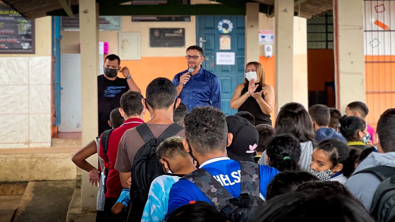 CLIMATIZAÇÃO: Dep. Anderson realiza entrega de recursos para escola no Bairro Nacional 
