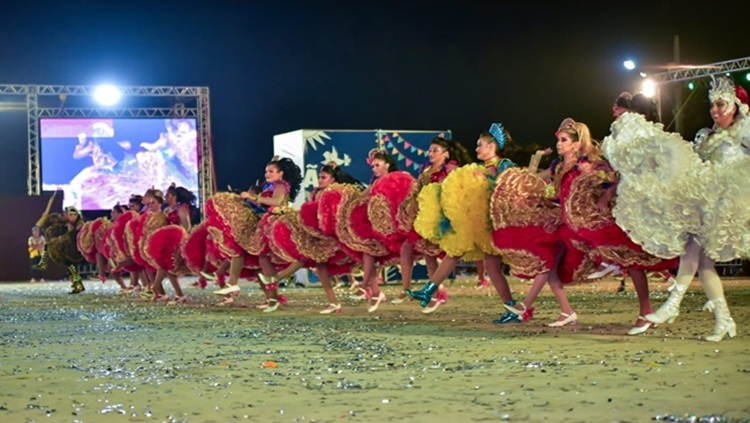 FLOR DO MARACUJÁ: Rosas de Ouro, Jucadiro, A Roça é Nossa e o Boi Az de Ouro na arena do arraial nesta quinta