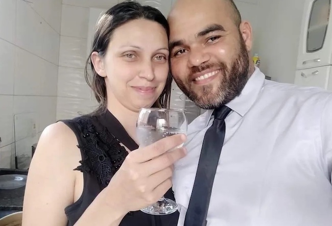 TRAGÉDIA: CAC mata ex-esposa e filho de 1 ano com fuzil no meio da rua