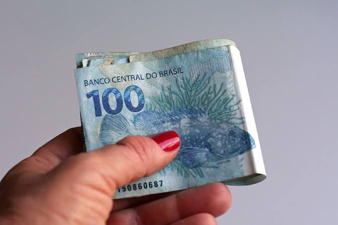 PERDEU TUDO: Mulher é assaltada após sacar auxílio emergencial em agência bancária
