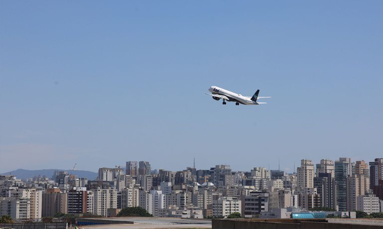 EFEITO NAS PASSAGENS: Governo do Brasil publica decreto que zera tributos sobre querosene de aviação