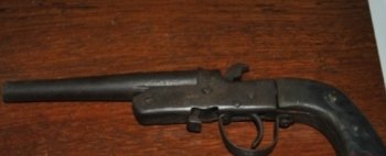 MONTE NEGRO - Menor é preso com arma de fogo após ameaçar matar a própria mãe