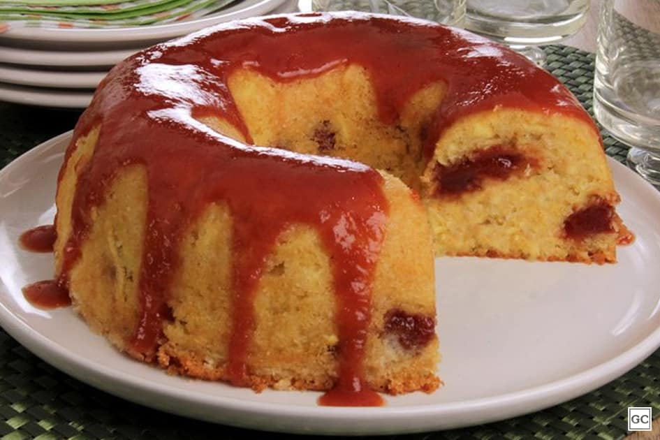 DOCE: Bolo caipira de mandioca com goiabada