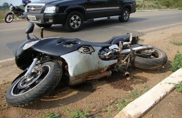 ARIQUEMES - Condutor de Suzuki 750 morre após cair embaixo de uma carreta na BR 364 - Fotos