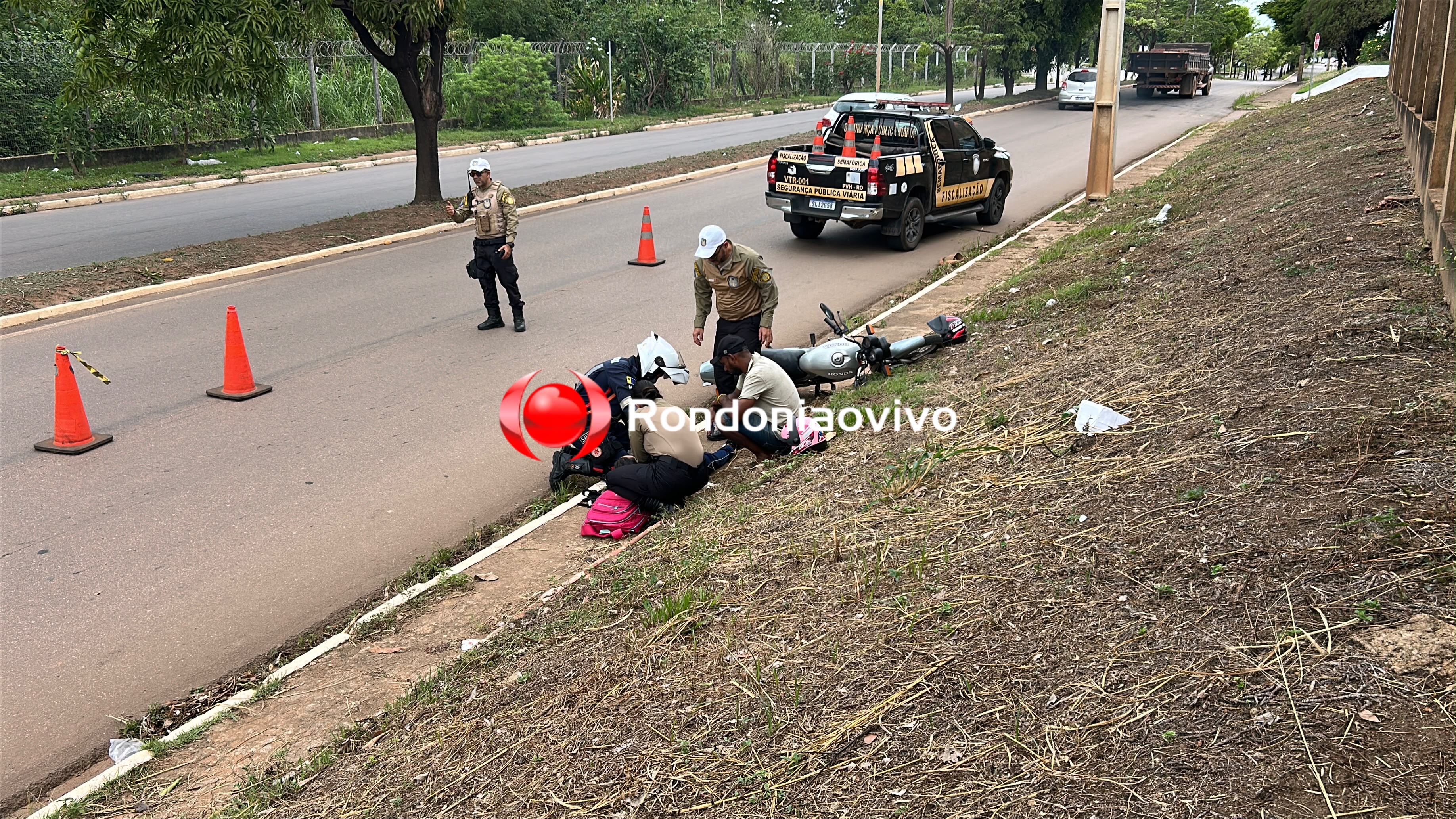 NA GUAPORÉ: Criança sofre grave acidente após manga em avenida causar queda de moto
