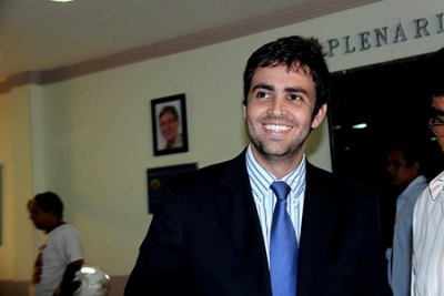 Léo Moraes defende entendimento entre governo e PC para evitar greve 