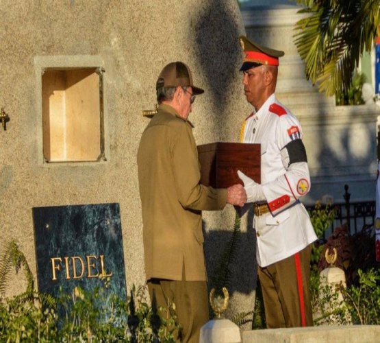 Fidel Castro é sepultado em Santiago de Cuba após 9 dias de luto