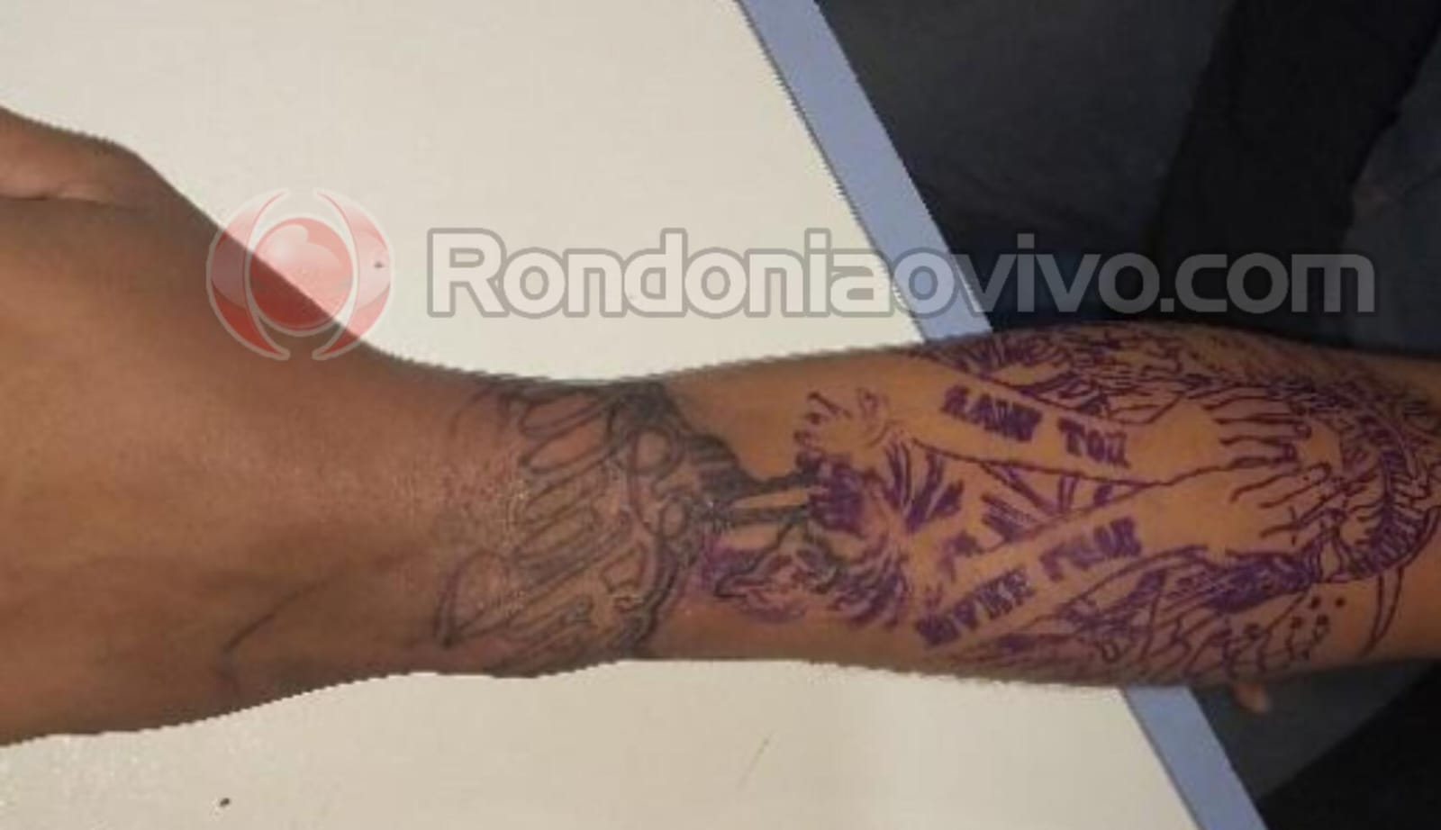 MÃE FLAGROU: Tatuador é preso acusado de fazer tatuagem em adolescente sem autorização 