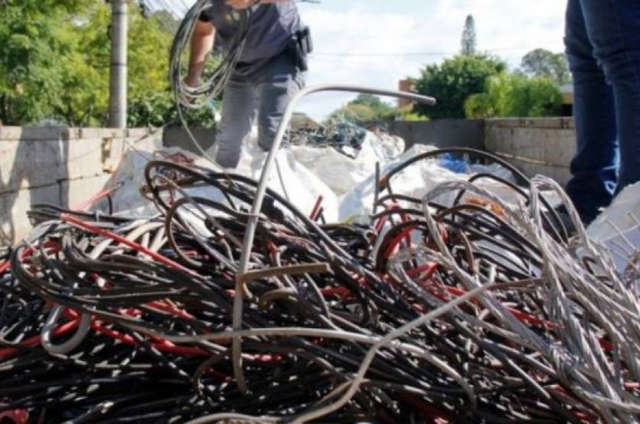 'CARROS FAKE': Quatro ladrões contratados para furtar cabos de cobre são presos 