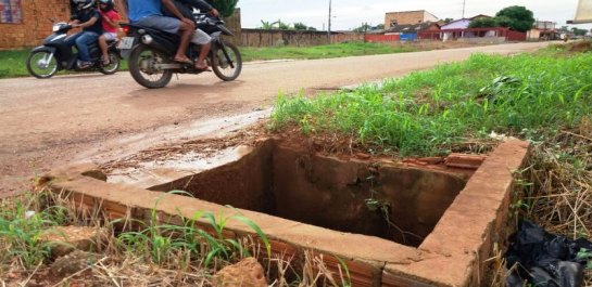DESCASO - Bueiros abertos oferecem perigo aos moradores da zona Leste