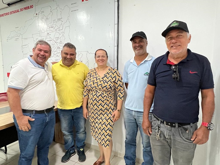 CANDEIAS: Candidata ao Senado, Cláudia Moura, conhece a realidade de pequenos produtores