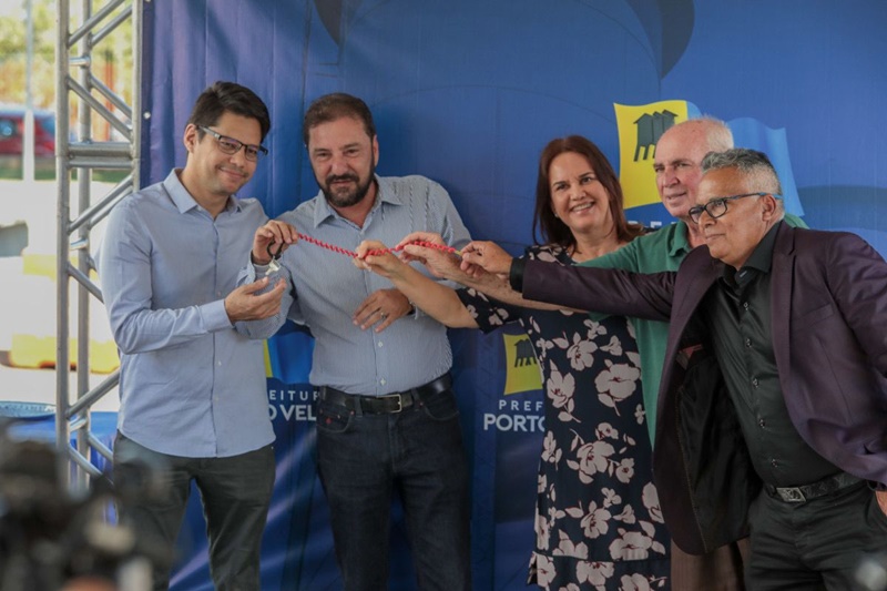 DISTRITO DE CALAMA: Valtinho Canuto participou da solenidade de entrega da unidade móvel aquática