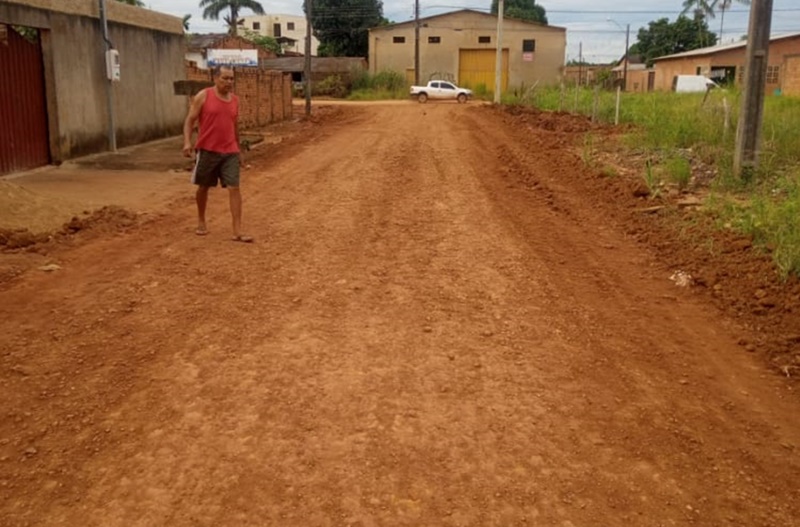 EDWILSON NEGREIROS: Prefeitura encascalha rua no Pantanal e Socialista após pedido de vereador 