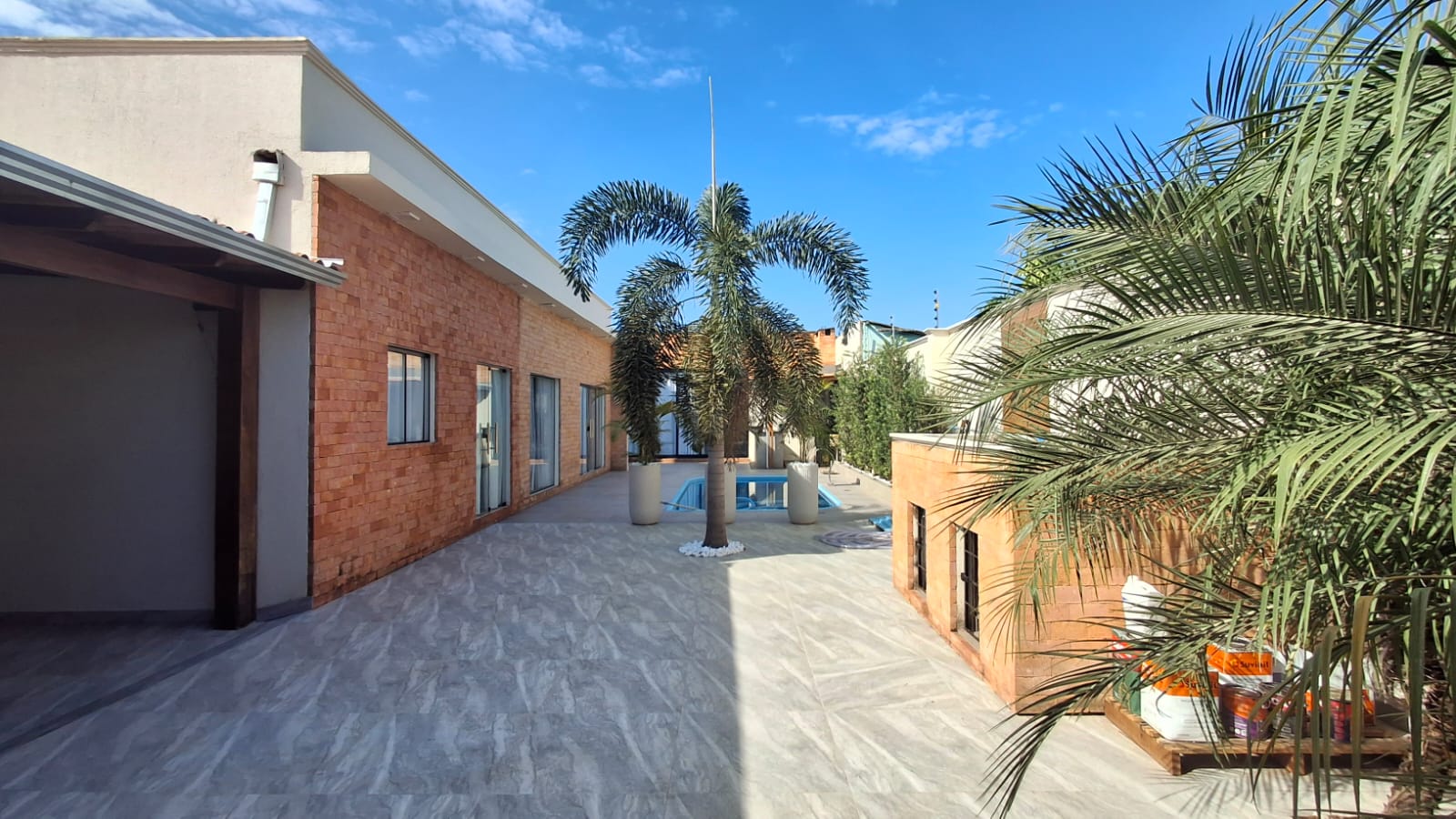 VENDE-SE: Casa ampla e moderna, perfeita para quem busca conforto e estilo