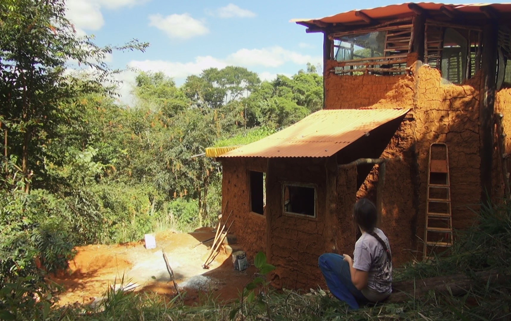 DOCUMENTÁRIO: Francesa deixa vida confortável para viver em comunidade rural no Brasil