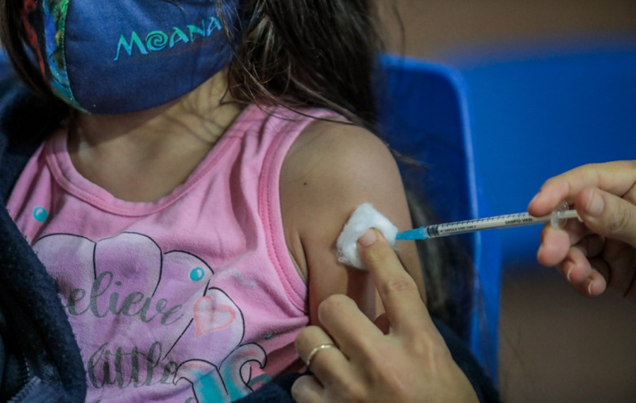 COVID-19: Vacinação nas escolas de Porto Velho inicia com 300 doses aplicadas