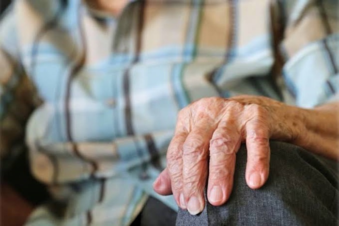 ASSALTO: Idoso faz saque em banco e tem todo o dinheiro roubado por trio armado