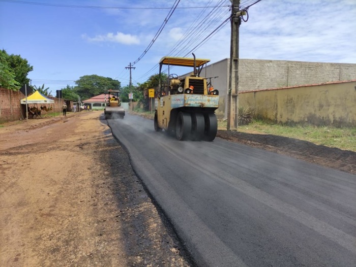 INFRAESTRUTURA: Obras de recapeamento são iniciadas na rua Oswaldo Ribeiro