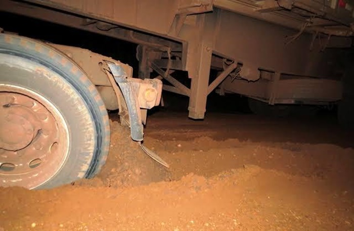 VIOLÊNCIA: Carreta atola e caminhoneiro quase é assassinado ao reagir roubo