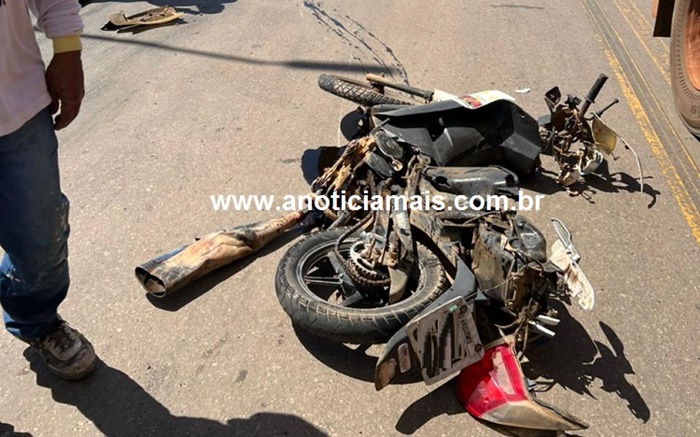 ESCAPOU DA MORTE: Mulher sobrevive após ter moto destruída por caminhão na BR-364