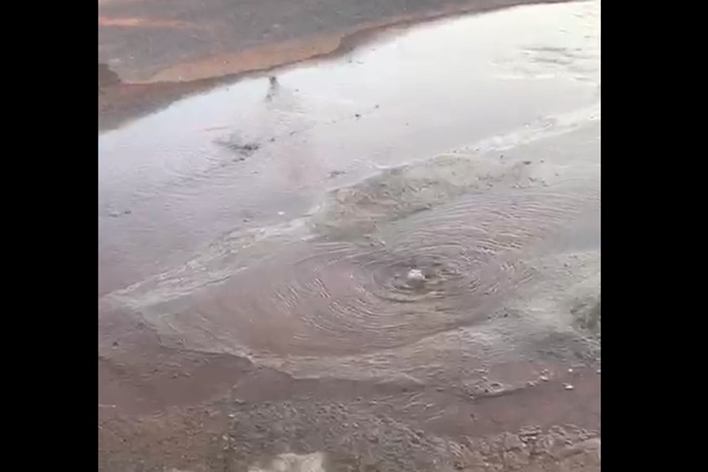 VÍDEO: Vazamento de água na região central da capital volta a incomodar