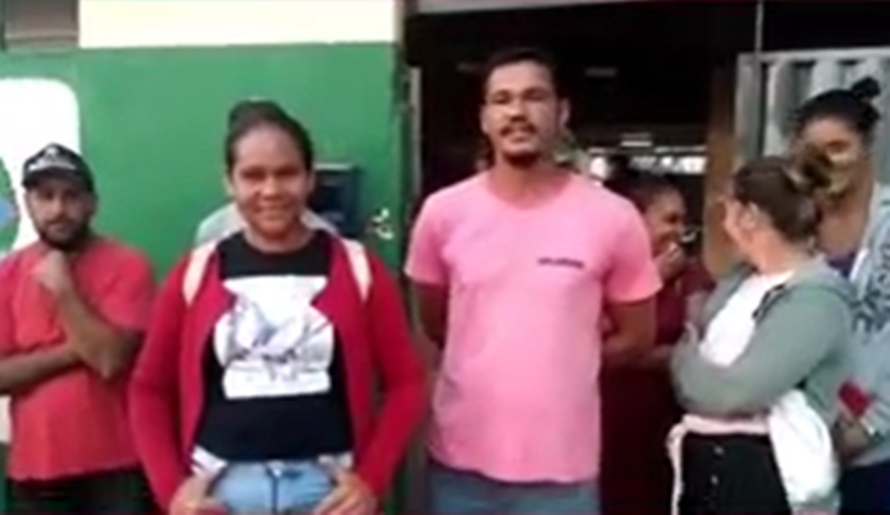 ESQUECIDOS: Pais fazem manifestação por falta de ônibus escolar em União Bandeirantes