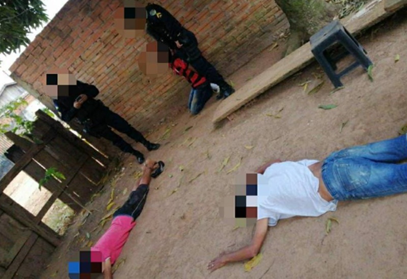 Após prenderem foragido, PMs são atacados por suspeito de furtar moto