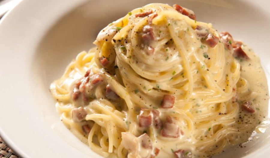 TRADICIONAL: Saboreie esta receita de macarrão à carbonara 