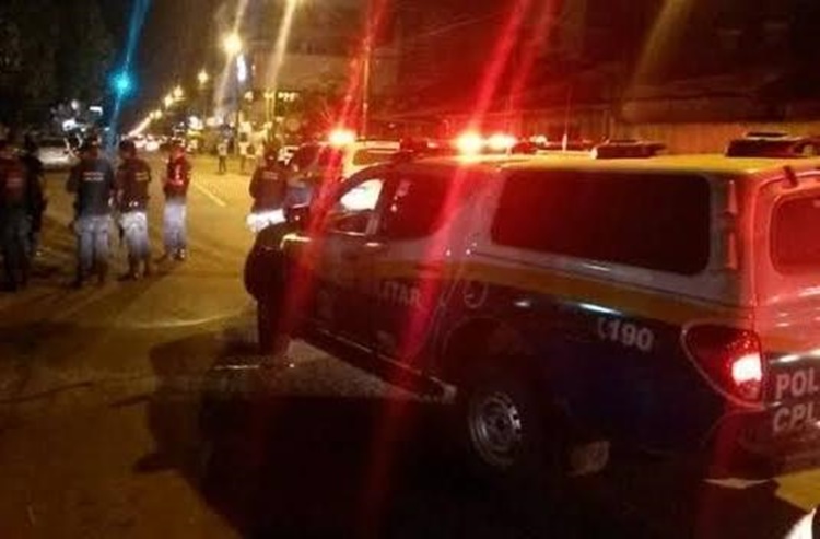 TIROS NO CENTRO: Policial penal é preso após motorista bêbado atingir carro parado e fugir
